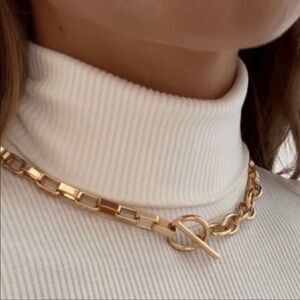 🎉HP🎉NEW Gold Chunky Link Chain Circle Toggle Necklace